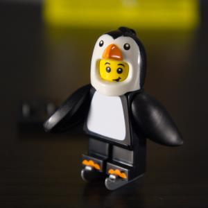 Minifigure Série 16 10 Penguin Boy (02)